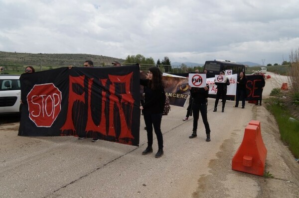 Καστοριά: Διαμαρτυρία φιλοζωικών οργανώσεων στη Διεθνή Έκθεση Γούνας