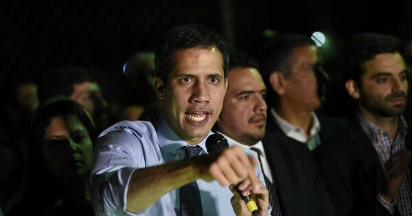 Ο Γκουαϊδό καλεί σε γενική απεργία - O Μαδούρο δηλώνει πως θα τιμωρήσει τους προδότες