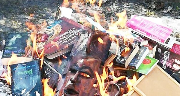 Πολωνία: Ιερείς έκαψαν βιβλία του Χάρι Πότερ γιατί τα θεωρούν βλάσφημα