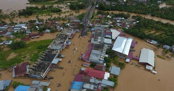 Τουλάχιστον 17 νεκροί από τις πλημμύρες στην Ινδονησία