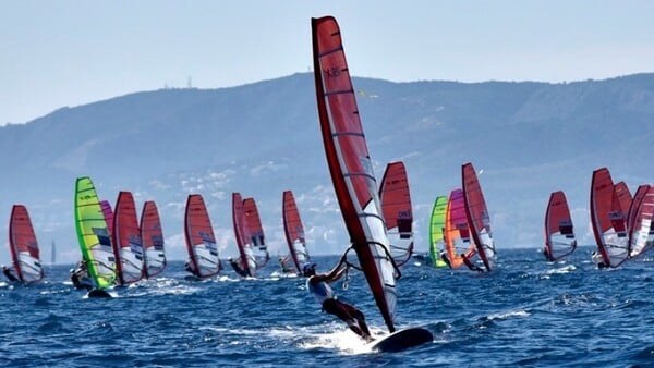 Windsurfing: Δεύτερος στο Ευρωπαϊκό U17 ο Καρβουνιάρης