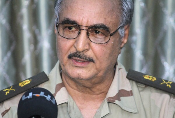 Κλιμακώνεται η ένταση στη Λιβύη - Στρατεύματα του Χαλίφα Χάφταρ κινούνται προς την Τρίπολη