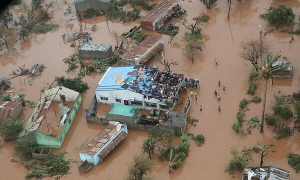 Μοζαμβίκη: Τουλάχιστον 217 νεκροί και χιλιάδες παγιδευμένοι από το πέρασμα του κυκλώνα Ιντάι