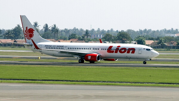 Δυστύχημα Lion Air: Στο εγχειρίδιο του αεροσκάφους κατέφυγαν οι πιλότοι λίγο πριν την πτώση
