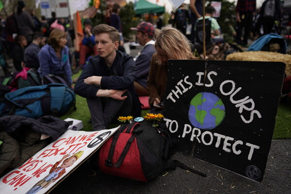 Λονδίνο: Δεύτερη μέρα διαδηλώσεων για το κλίμα - Σχεδόν 300 προσαγωγές