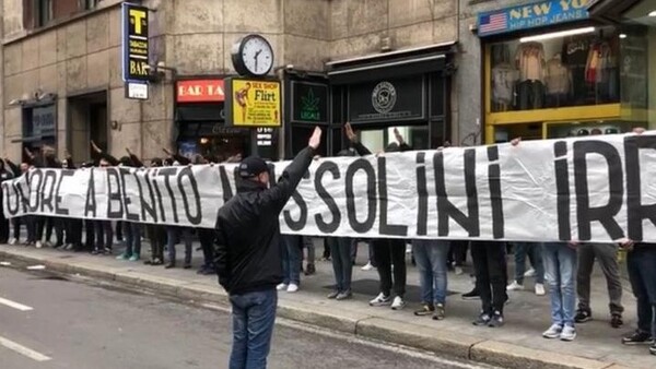 Οργή στην Ιταλία: Οπαδοί της Λάτσιο άπλωσαν πανό υπέρ του Μουσολίνι
