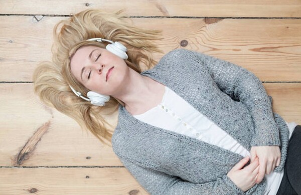 Έρευνα: Τα παυσίπονα είναι πιο αποτελεσματικά όταν τα παίρνουμε μετά μουσικής