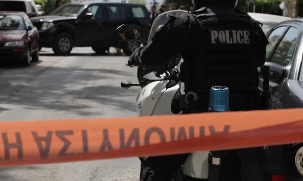 Παλαιό Φάληρο: Η αστυνομία αναζητά τον αδελφό της δολοφονημένης γυναίκας
