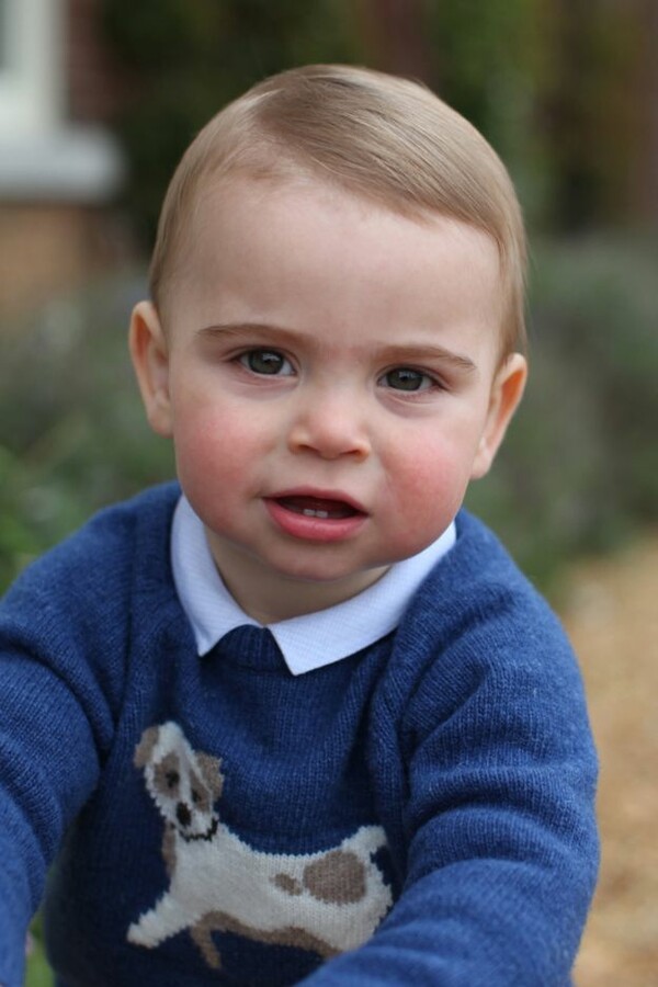 O μικρός πρίγκιπας Λούι έχει τα πρώτα του γενέθλια και η Κέιτ Μίντλετον τον φωτογράφισε