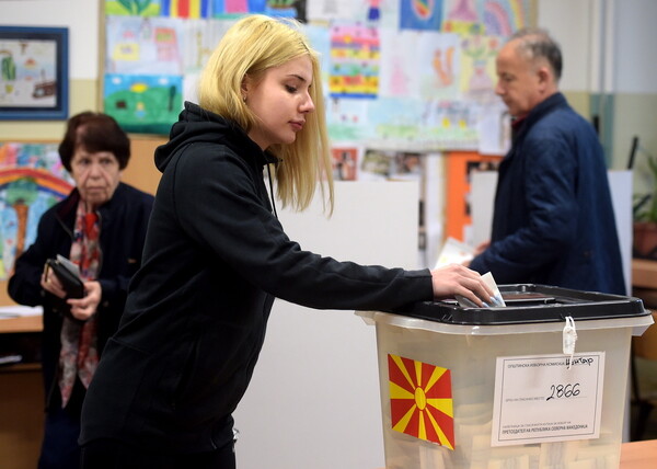 Βόρεια Μακεδονία: Σε εξέλιξη ο β' γύρος των προεδρικών εκλογών - Οι πρώτες εκτιμήσεις