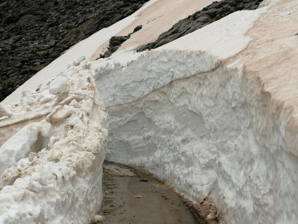 Απίστευτη ποσότητα χιονιού στον Ψηλορείτη - Δείτε εικόνες από τα βουνά