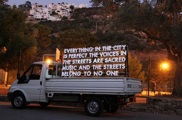 Sharing Perama: Τα εμβληματικά έργα του Robert Montgomery στο Πέραμα