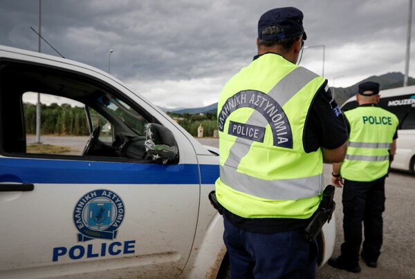 Θεσσαλονίκη: ΙΧ τράκαρε μηχανή και εγκατέλειψε τους τραυματίες - Συνελήφθη ο οδηγός