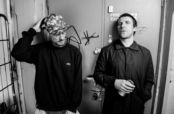 Idles εναντίον Sleaford Mods - το indie ταξικό τσουρομάδημα της χρονιάς