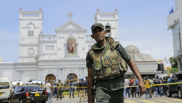 Σρι Λάνκα: Οι αρχές αναζητούν 140 υπόπτους με διασυνδέσεις στο Ισλαμικό Κράτος.