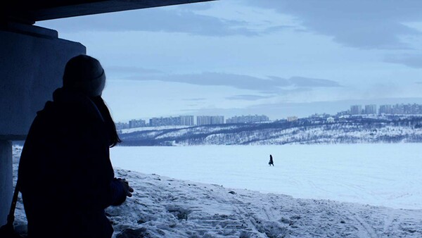 Η Λετονή σκηνογράφος Laura Dislere απέδωσε μοναδικά την ομορφιά της Σιβηρίας στο «Ακίνητο Ποτάμι»