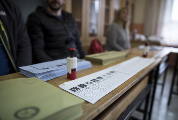 Αιματηρές εκλογές στην Τουρκία: Νεκροί και τραυματίες σε εκλογικά κέντρα