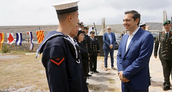 Στη ναυτική βάση Κιριαμαδίου για το Πάσχα ο Τσιπρας - «Η ανάσταση της οικονομίας να γίνει και στην καθημερινότητα των πολιτών»