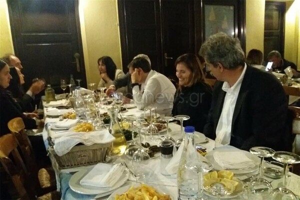 Αλέξης Τσίπρας, Μπέτυ Μπαζιάνα και Πολάκης σε δείπνο στα Χανιά