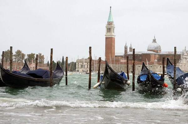 Βενετία: Σε ιστορικό υψηλό η στάθμη των υδάτων στην πόλη