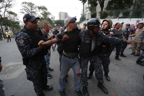 Βενεζουέλα: Δακρυγόνα σε διαδήλωση για τα μπλακ άουτ - Χωρίς ρεύμα πολλές περιοχές
