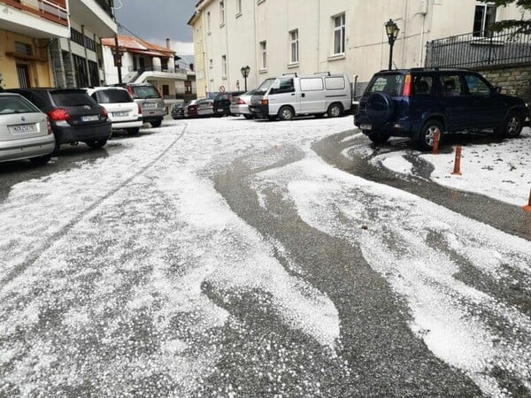 Έντονη χαλαζόπτωση στη Λάρισα - Καταστράφηκαν καλλιέργειες