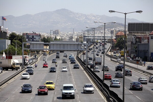 Παρατείνεται η άδεια οδήγησης για τους άνω των 74 ετών - Τι προβλέπει νέα τροπολογία