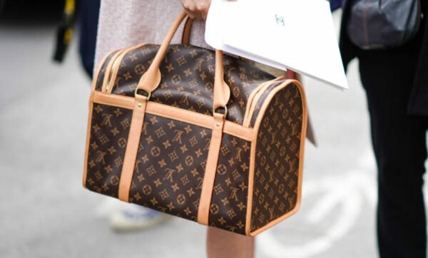 Είναι αυθεντική Louis Vuitton; Ο οίκος μόδας εγκαινιάζει πλατφόρμα ελέγχου με τη Microsoft