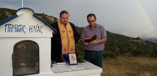 Έκαναν αγιασμό για το έντομο που απειλεί το Σέιχ Σου - Ο ιερέας απάντησε στον χλευασμό