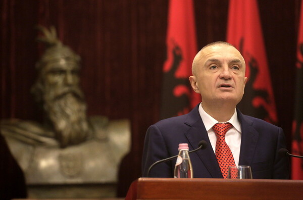 Εξελίξεις στην Αλβανία: Υπερψηφίστηκε η πρόταση μομφής εναντίον του προέδρου Μέτα