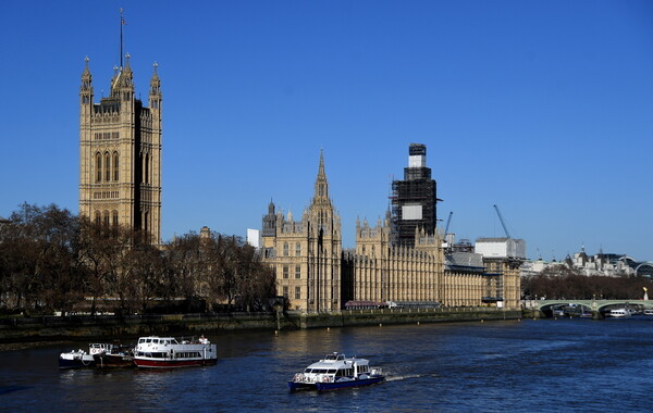 Εκκενώθηκε το Βρετανικό κοινοβούλιο μετά από συναγερμό για φωτιά