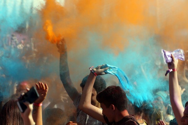 To Colour Day Festival στο ΟΑΚΑ ξεκίνησε με Φουρέιρα, χρωματιστό σόου και χιλιάδες νέους