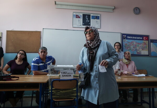Κωνσταντινούπολη: Έκλεισαν οι κάλπες στις δημοτικές εκλογές - Ξεκινά η καταμέτρηση των ψήφων