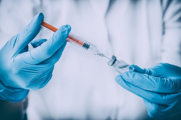 Παγκόσμια έρευνα: Τι πιστεύουν οι Έλληνες για τα εμβόλια και πόσο εμπιστεύονται τους επιστήμονες
