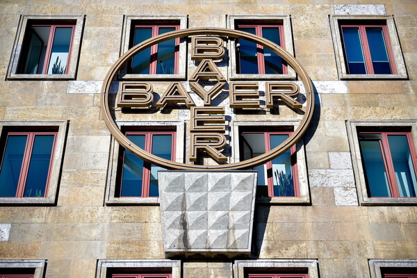 Bayer: Εταιρεία φακέλωνε εκατοντάδες πρόσωπα στην Ευρώπη για λογαριασμό της Monsanto