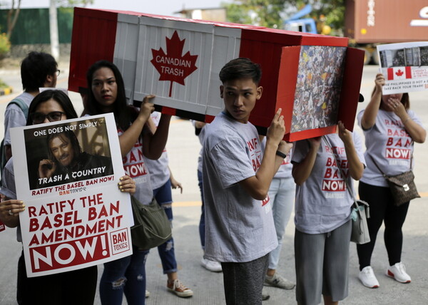 Οι Φιλιππίνες στέλνουν στον Καναδά εκατοντάδες τόνους απορριμμάτων - Το χρονικό της υπόθεσης
