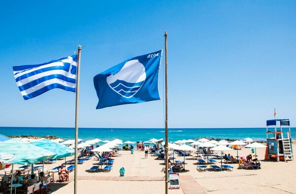 Γαλάζιες Σημαίες 2019: Όλη η λίστα με τις 515 ελληνικές παραλίες - 2η παγκοσμίως η Ελλάδα
