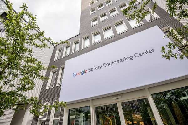 Εγκαινιάστηκε το νέο Κέντρο Τεχνικής Ασφάλειας της Google και ξεπερνά τους 1.000 υπαλλήλους