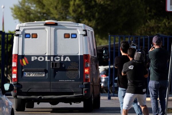 Ισπανία: Κατήγγειλαν τον εκτελεστή που προσέλαβαν - Η απίστευτη ιστορία μιας μητέρας με την κόρη της