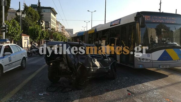 Καραμπόλα με τραυματίες στην Βασιλίσσης Σοφίας - Συγκρούστηκαν αυτοκίνητα και μια μηχανή