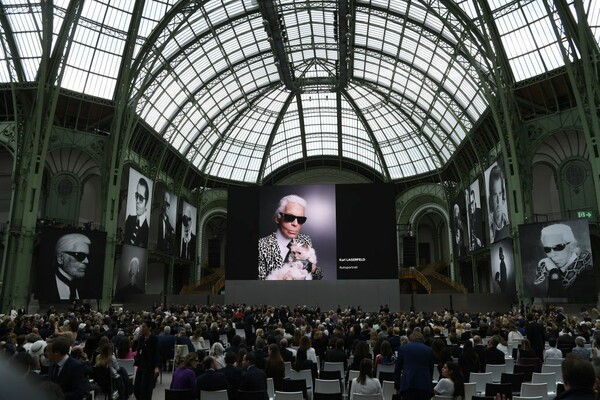Karl For Ever:Τίμησαν τον Καρλ Λάγκερφελντ με μεγαλειώδη τελετή στο Παρίσι