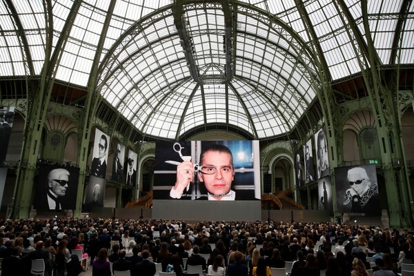 Karl For Ever:Τίμησαν τον Καρλ Λάγκερφελντ με μεγαλειώδη τελετή στο Παρίσι