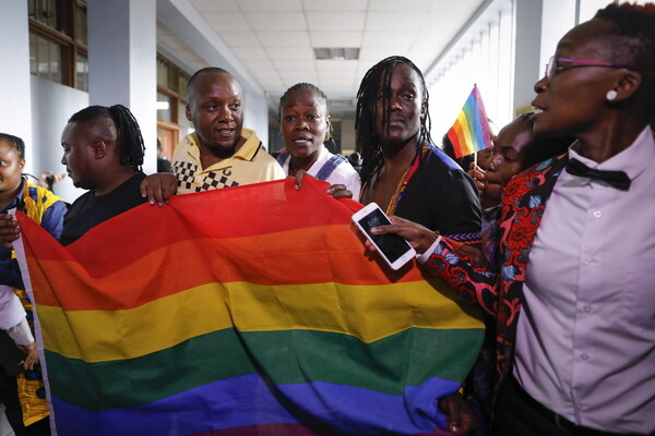 Κένυα: Υποχρέωσαν ομοφυλόφιλους πρόσφυγες να επιστρέψουν σε καταυλισμό