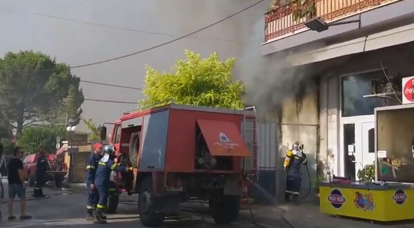 Μεγάλη πυρκαγιά σε σούπερ μάρκετ στο Χιλιομόδι Κορινθίας