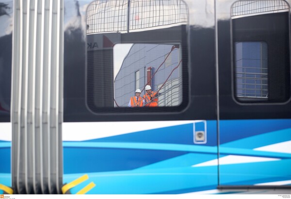 Μετρό Θεσσαλονίκης: Αποκαλύφθηκαν τα πρώτα βαγόνια - Δείτε φωτογραφίες από το εσωτερικό