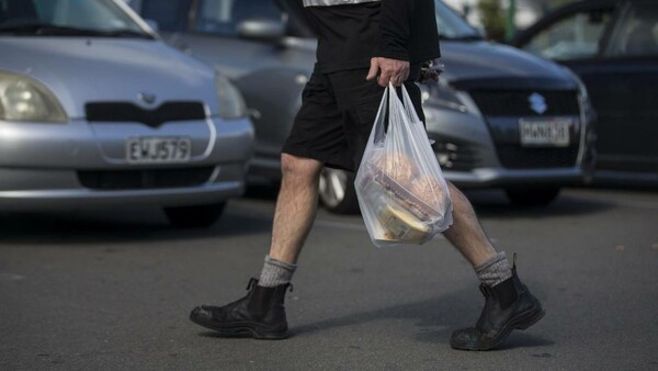 Στη Νέα Ζηλανδία από σήμερα απαγορεύονται οι πλαστικές σακούλες μίας χρήσης