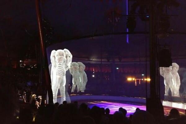 Ένα τσίρκο χρησιμοποιεί ψηφιακά ολογράμματα ελεφάντων και λιονταριών για να μην βασανίζει ζώα