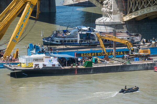 Ναυάγιο στον Δούναβη: Ανελκύστηκε το μοιραίο πλοίο