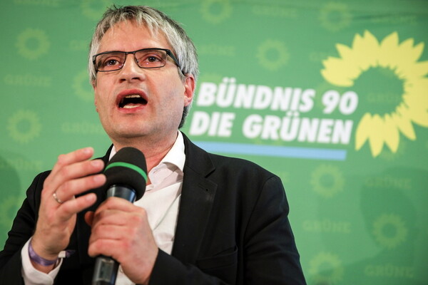 Γερμανία: Οι Πράσινοι μπροστά από το CDU της Μέρκελ σε νέα δημοσκόπηση