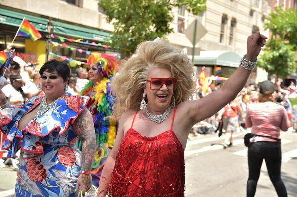 Το θεαματικό Pride της Νέας Υόρκης - Πολύχρωμη Παρέλαση Υπερηφάνειας με χιλιάδες ανθρώπους στην 5η Λεωφόρο
